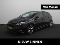 Ford Focus - 2.0 ST | Winterpakket | Achteruitrijcamera | Sportstoelen | Lichtmetalen Velgen |