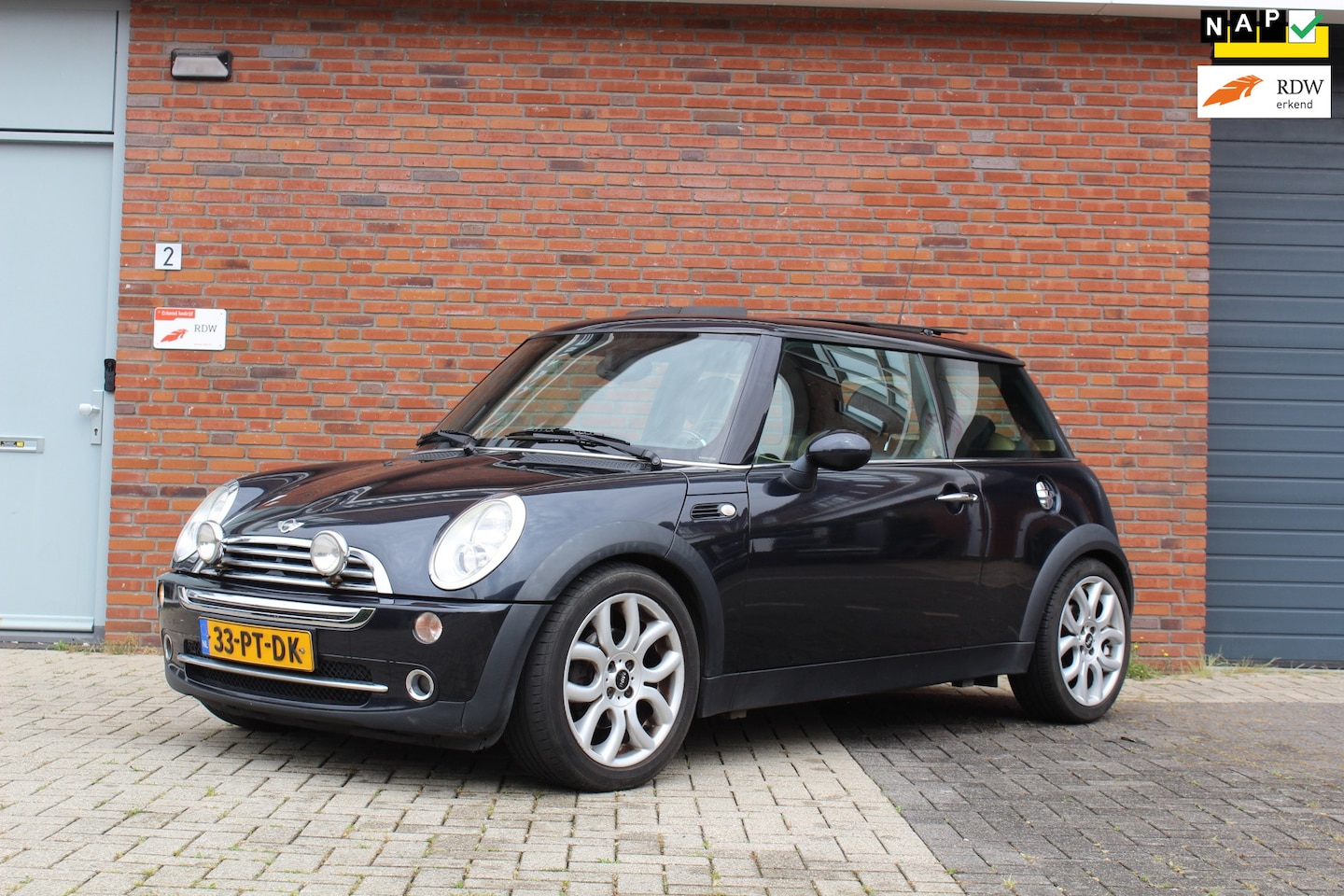 MINI 3-Deurs - 1.6 Cooper Chili | PANO CRUISE NAP - AutoWereld.nl