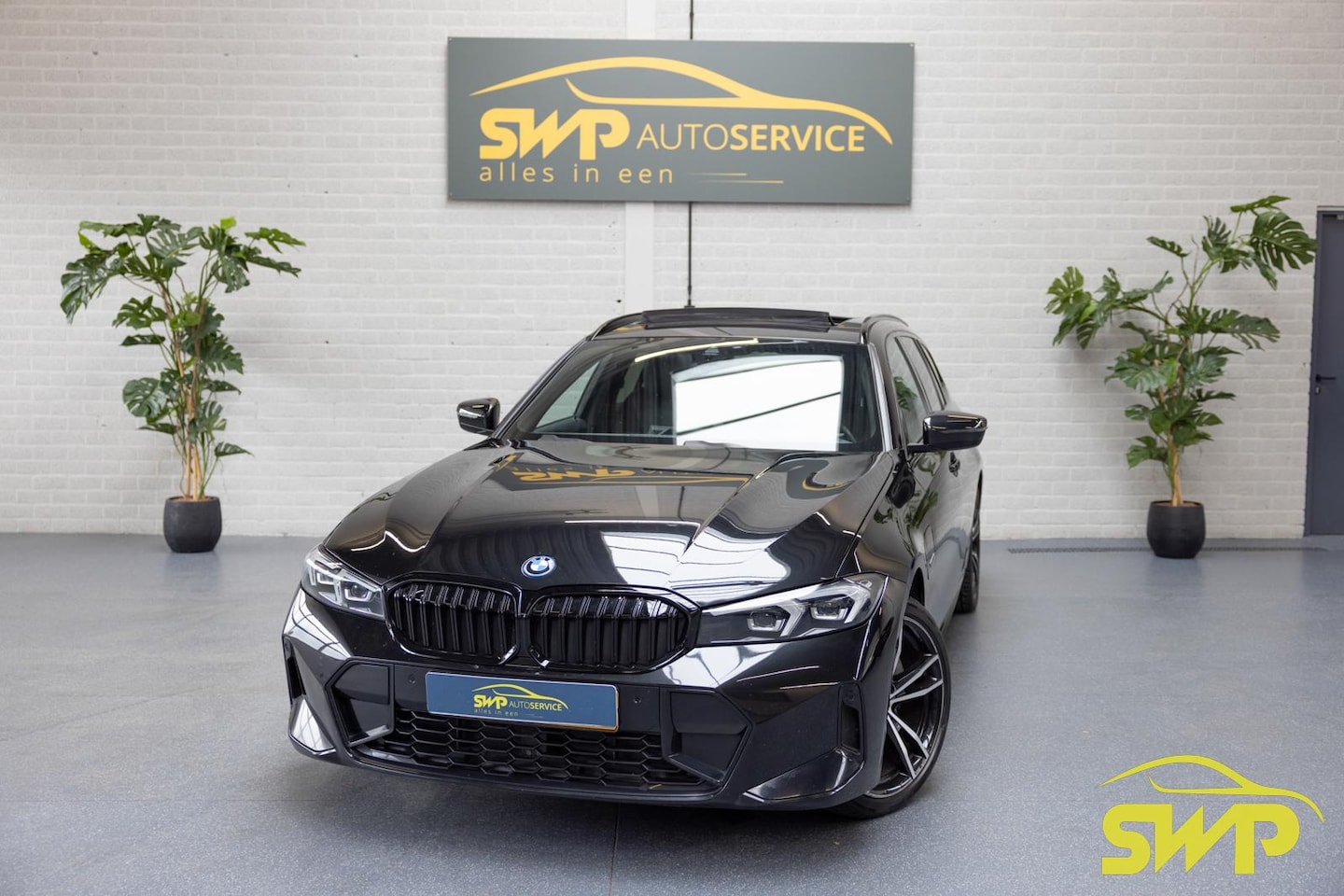 BMW 3-serie Touring - 320e | M-sport | Pano | Elektr. Stoel. | HUD | Keyless - AutoWereld.nl