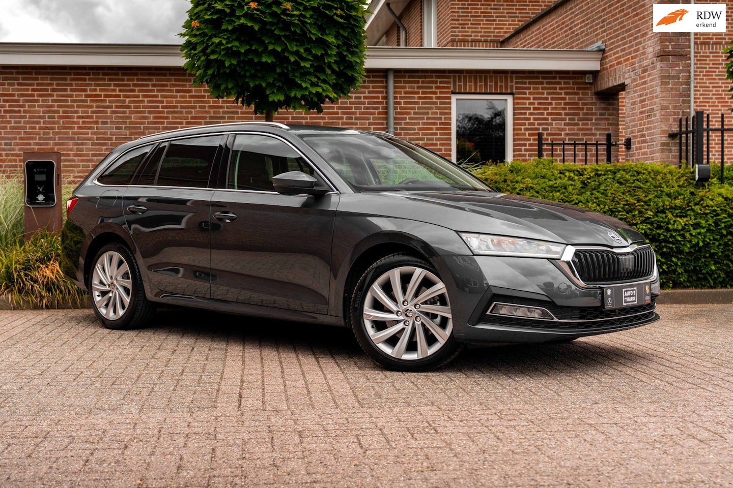 Skoda Octavia - 1.4 TSI iV PHEV Business Edition 204 PK Adaptive Keyless Half/Leer Camera Elek.Klep LED 18 - AutoWereld.nl
