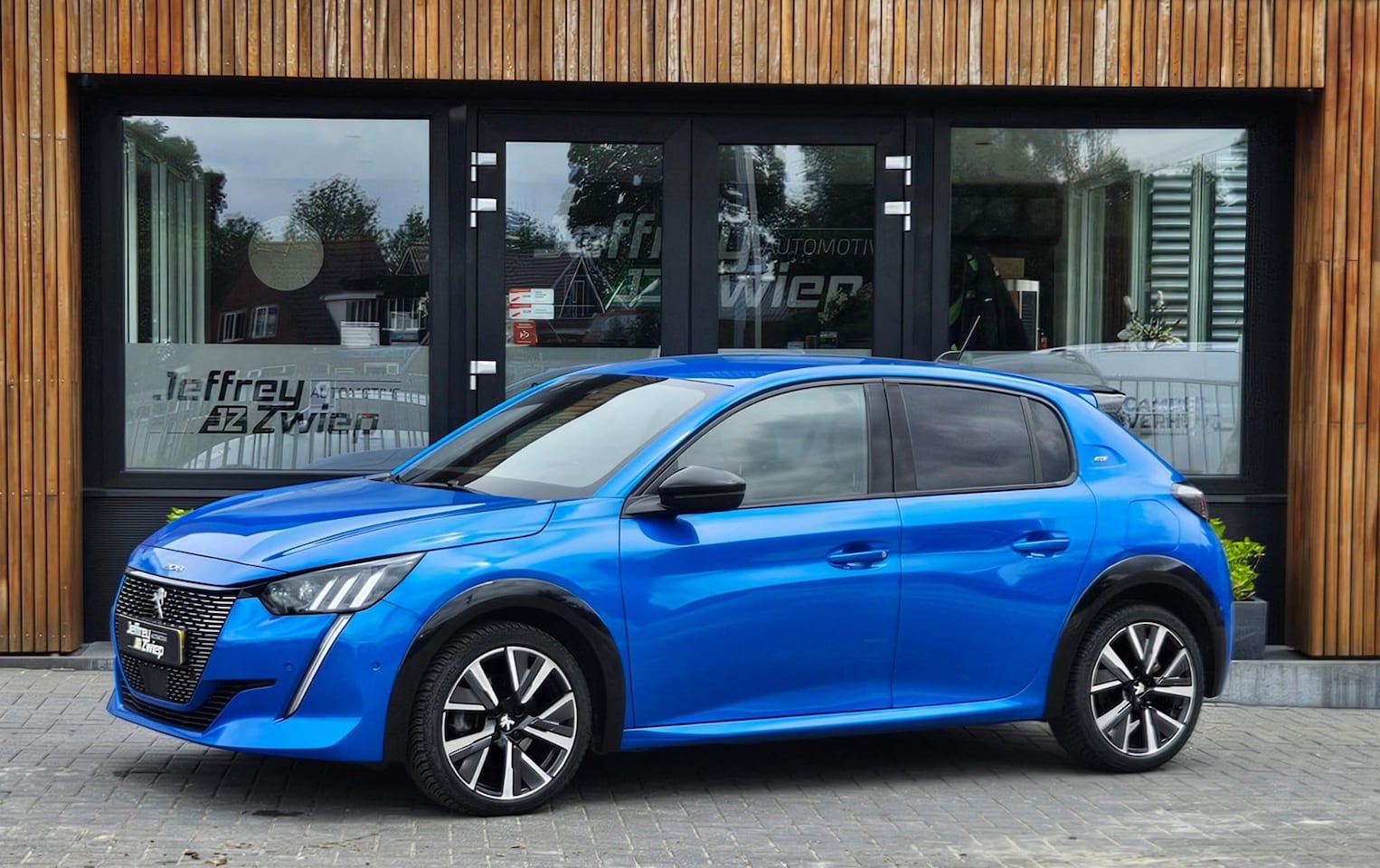 Peugeot 208 - 1.2 PureTech GT Pack stoelverwarming. automaat. apple carplay. - AutoWereld.nl