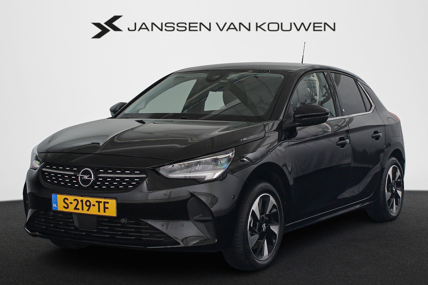 Opel Corsa-e - Elegance 50 kWh SOH 97% Keyless Stoelverwarming Achteruitrijcamera - AutoWereld.nl