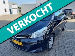 Toyota Yaris - 1.3 VVT-i Now In Nederland nieuw geleverde goed onderhouden auto op All-seasons banden