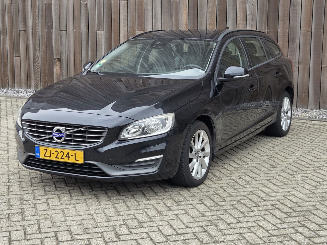 Volvo V60 - 2.0 D3 2.0 D3 - AutoWereld.nl