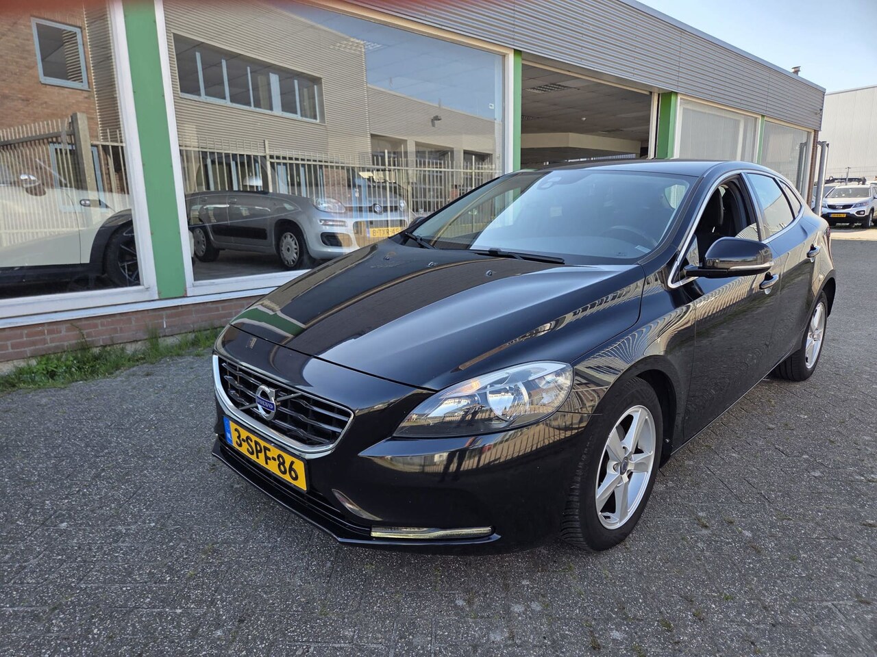 Volvo V40 - 1.6 D2 R-Design|NAP|DEALER ONDERHOUDEN|PDC| - AutoWereld.nl