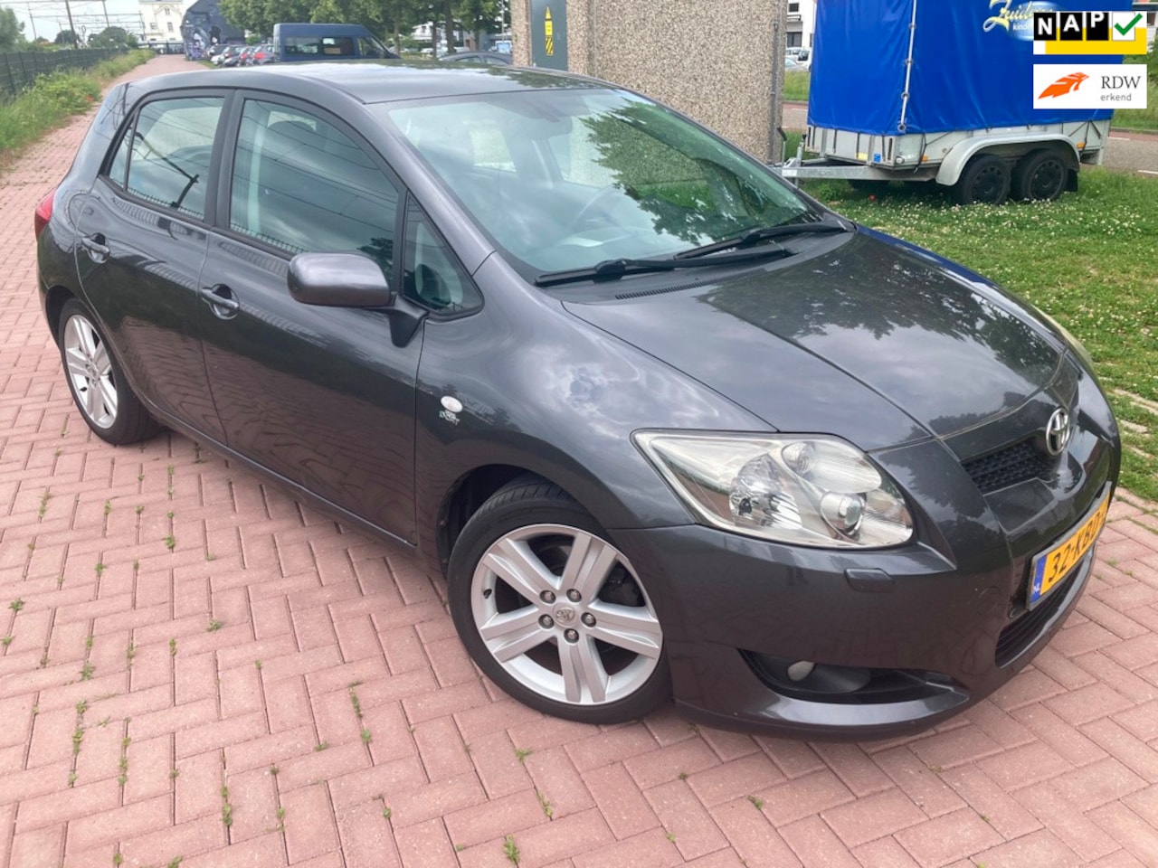 Toyota Auris - 2.2 D-4D Executive Business | Leer | Navigatie | NAP | Stoelverwarming + APK 06-2027. - AutoWereld.nl