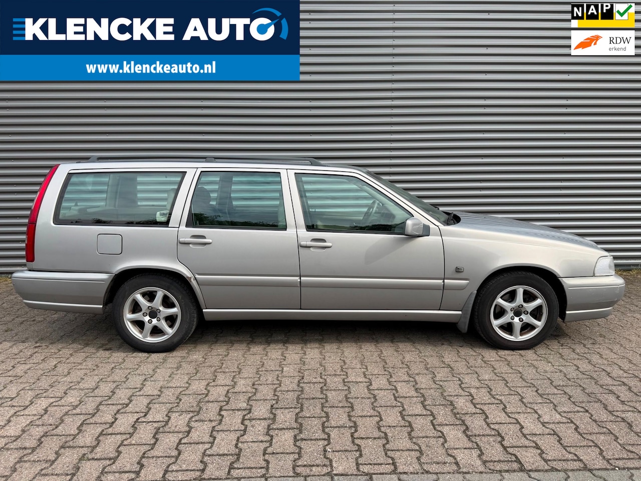 Volvo V70 - 2.5 Exclusive-Line AUTOMAAT 231.893km Leer Cruise ctrl Climate ctrl 2e eigenaar 5-cilinder - AutoWereld.nl