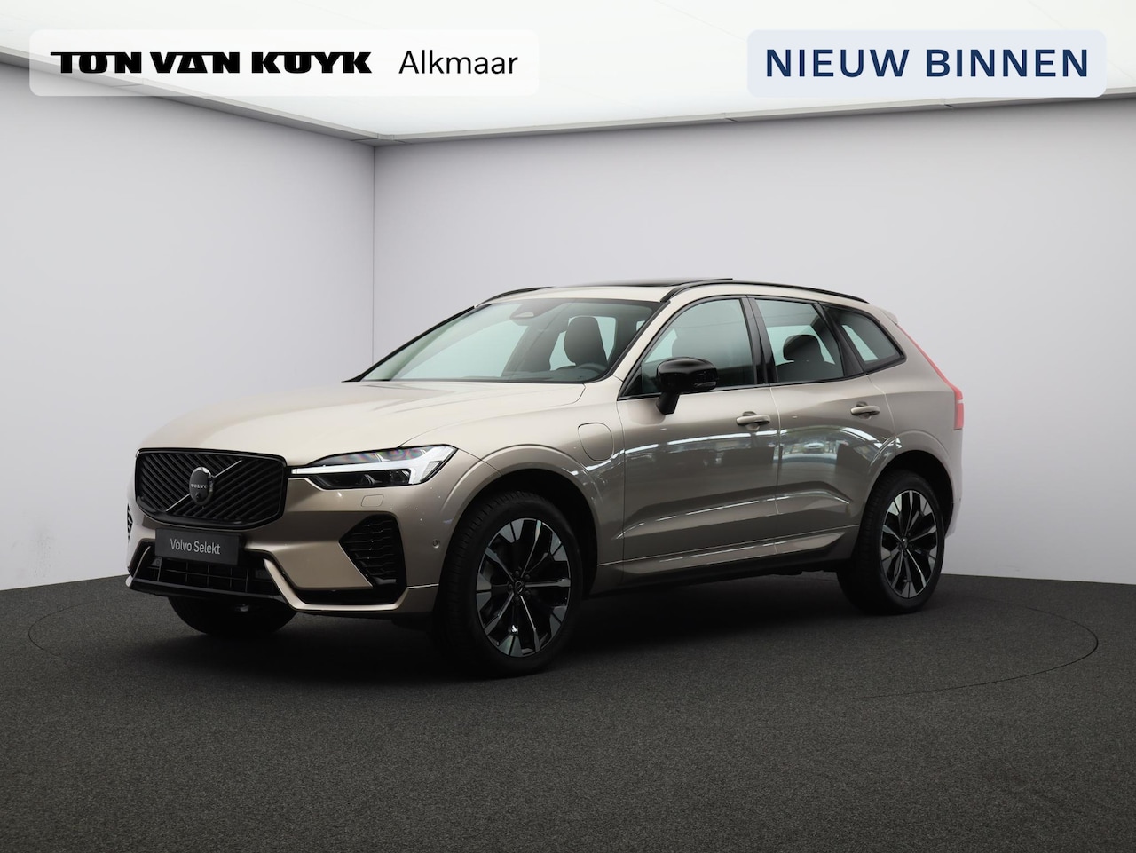 Volvo XC60 - T6 AWD Plug-in hybrid Ultra Dark / Trekhaak / Luchtvering / Panoramadak / Head-Up Display - AutoWereld.nl