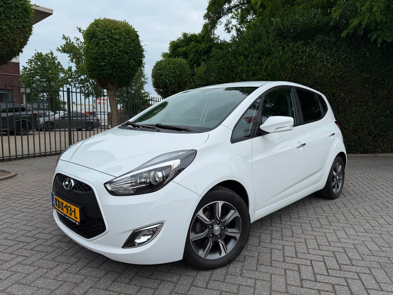 Hyundai ix20 - 1.4i, AIRCO automatisch, Cruise Control, Parkeersensoren, LM-velgen 16", Isofix, Bluetooth - AutoWereld.nl