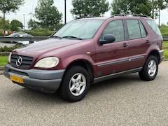 Mercedes-Benz ML-klasse - 320 Automaat Airco Cruisecontrol Trekhaak 4x4 6 Cilinder Benzine