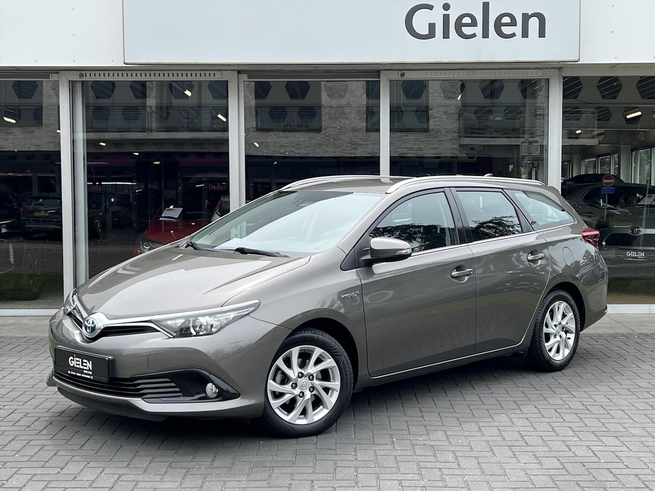Toyota Auris - 1.8 Hybrid Dynamic | Cruisecontrol, Keyless, Climate control, Navigatie - AutoWereld.nl
