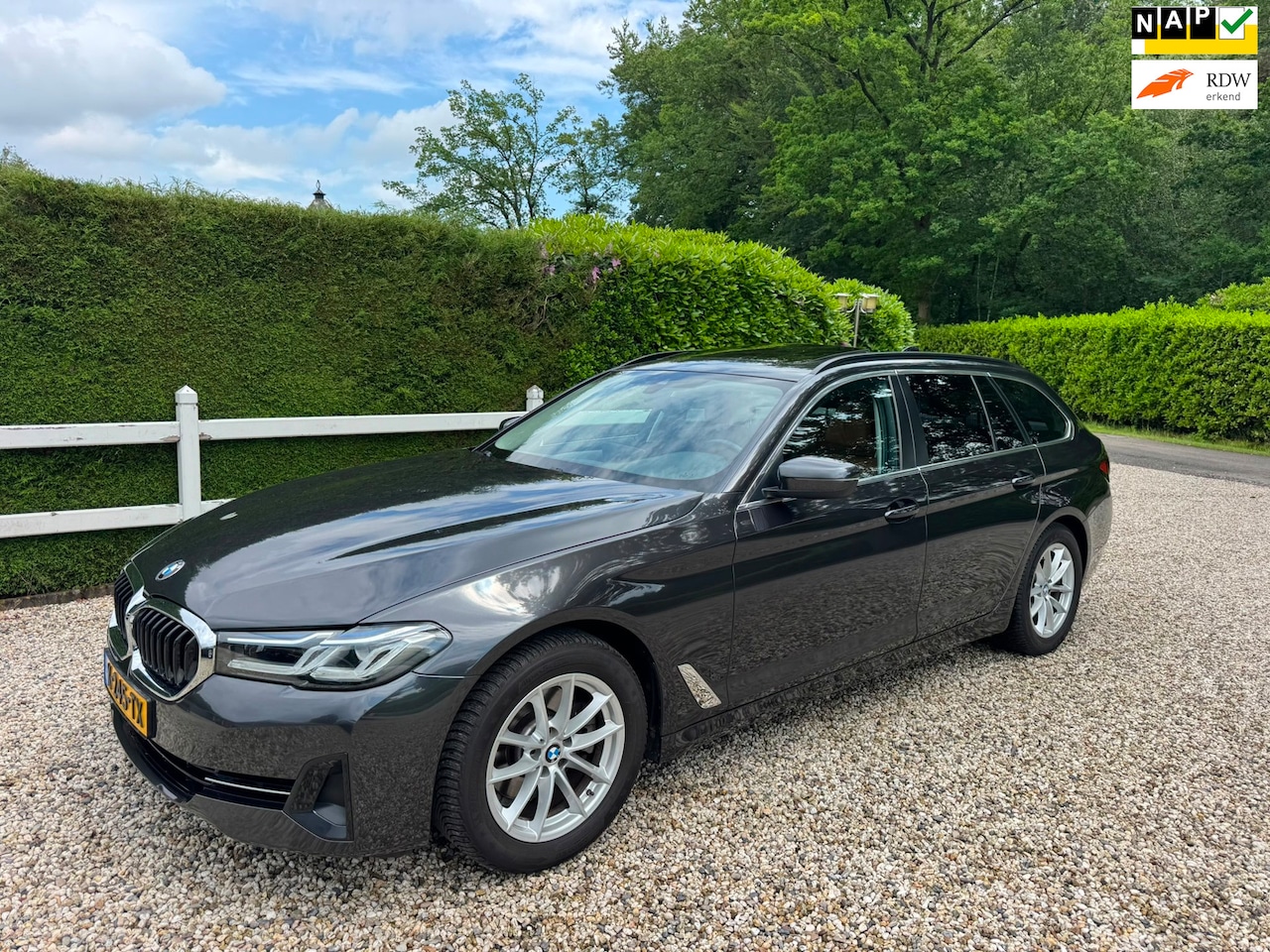 BMW 5-serie Touring - 520i High Executive Panorama schuifdak - AutoWereld.nl