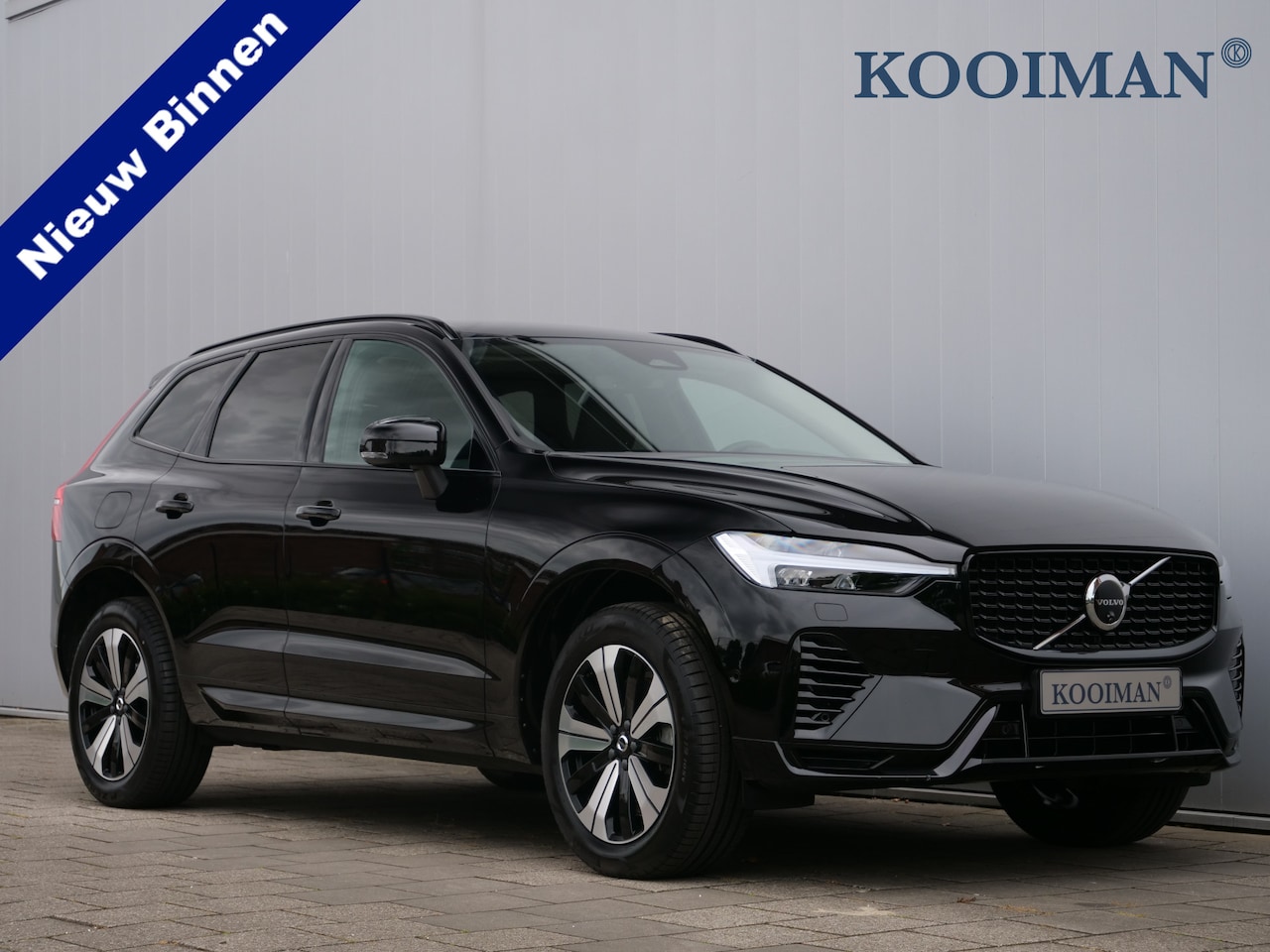 Volvo XC60 - 2.0 T6 Plug-in hybrid AWD Plus Dark 350 Pk Automaat Navi / Pano-dak / 360 Camera / Apple C - AutoWereld.nl