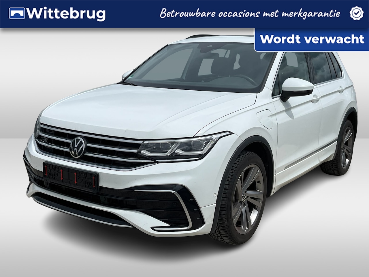 Volkswagen Tiguan - 1.4 TSI eHybrid R-Line Business / Panorama dak / IQ-Led / Zwenkbare trekhaak / 19'' LMV - AutoWereld.nl