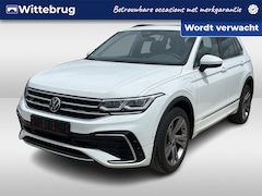 Volkswagen Tiguan - 1.4 TSI eHybrid 245pk R-Line Business / Panorama dak / IQ-Led / Zwenkbare trekhaak / 19''