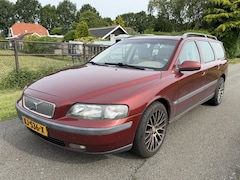 Volvo V70 - 2.4 T Geartr. C.L