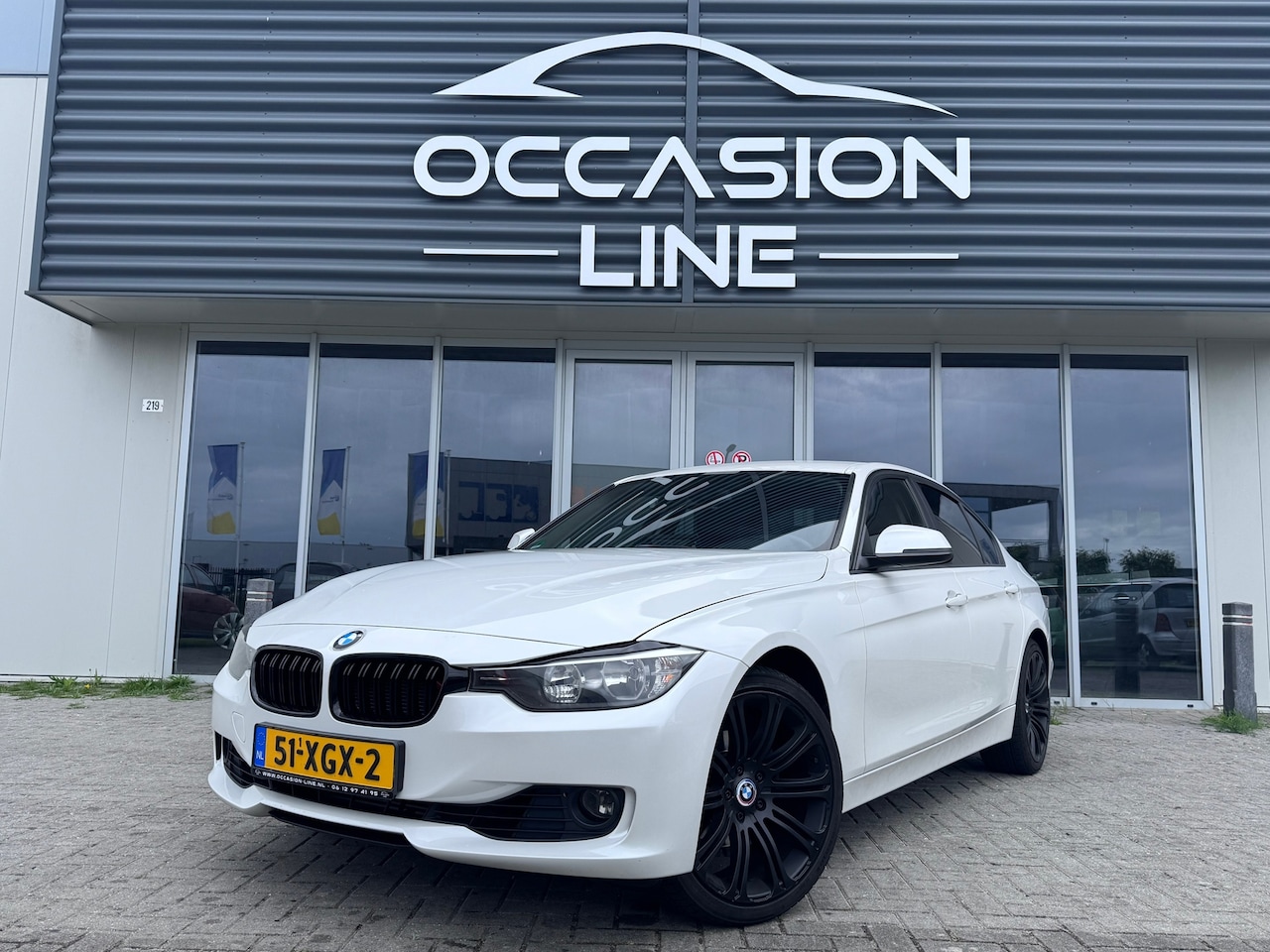 BMW 3-serie - 320i Executive | Automaat | Camera | Carplay | Leder - AutoWereld.nl
