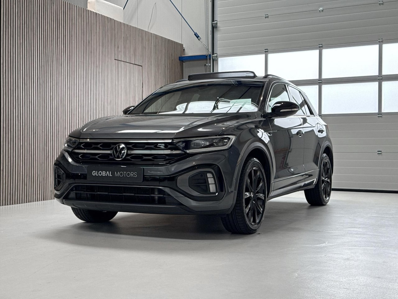 Volkswagen T-Roc - 1.5 TSI R-Line Business+ - PANORAMADAK - AUTOMAAT - IQ - CARPLAY - GROOT SCHERM - VIRTUAL - AutoWereld.nl