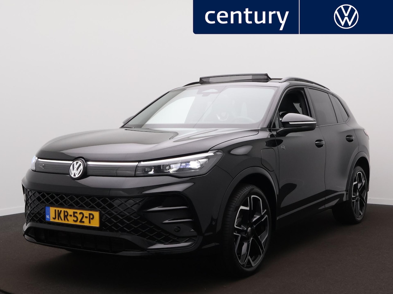 Volkswagen Tiguan - 1.5 eHybrid R-Line Edition DSG / Panoramadak / Wegklapbare trekhaak / Achteruitrijcamera / - AutoWereld.nl