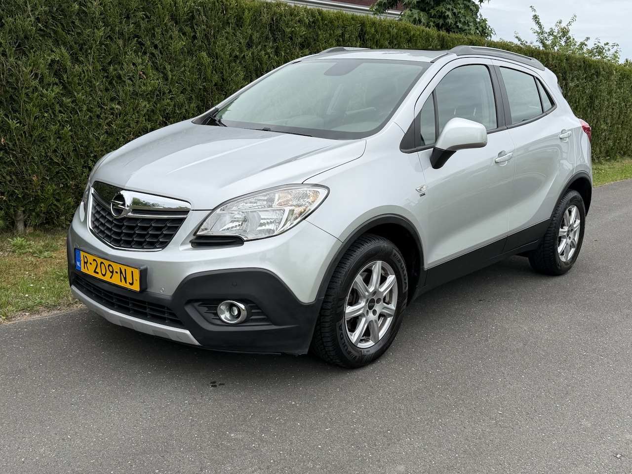 Opel Mokka - 1.7 CDTi Cosmo Automaat Climate Control, Schuifdak, Navi, Camera Nieuwe APK - AutoWereld.nl