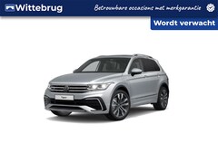 Volkswagen Tiguan - 1.4 TSI DSG eHybrid 245pk R-Line Business / Panorama dak / IQ-Led / Zwenkbare trekhaak / 2