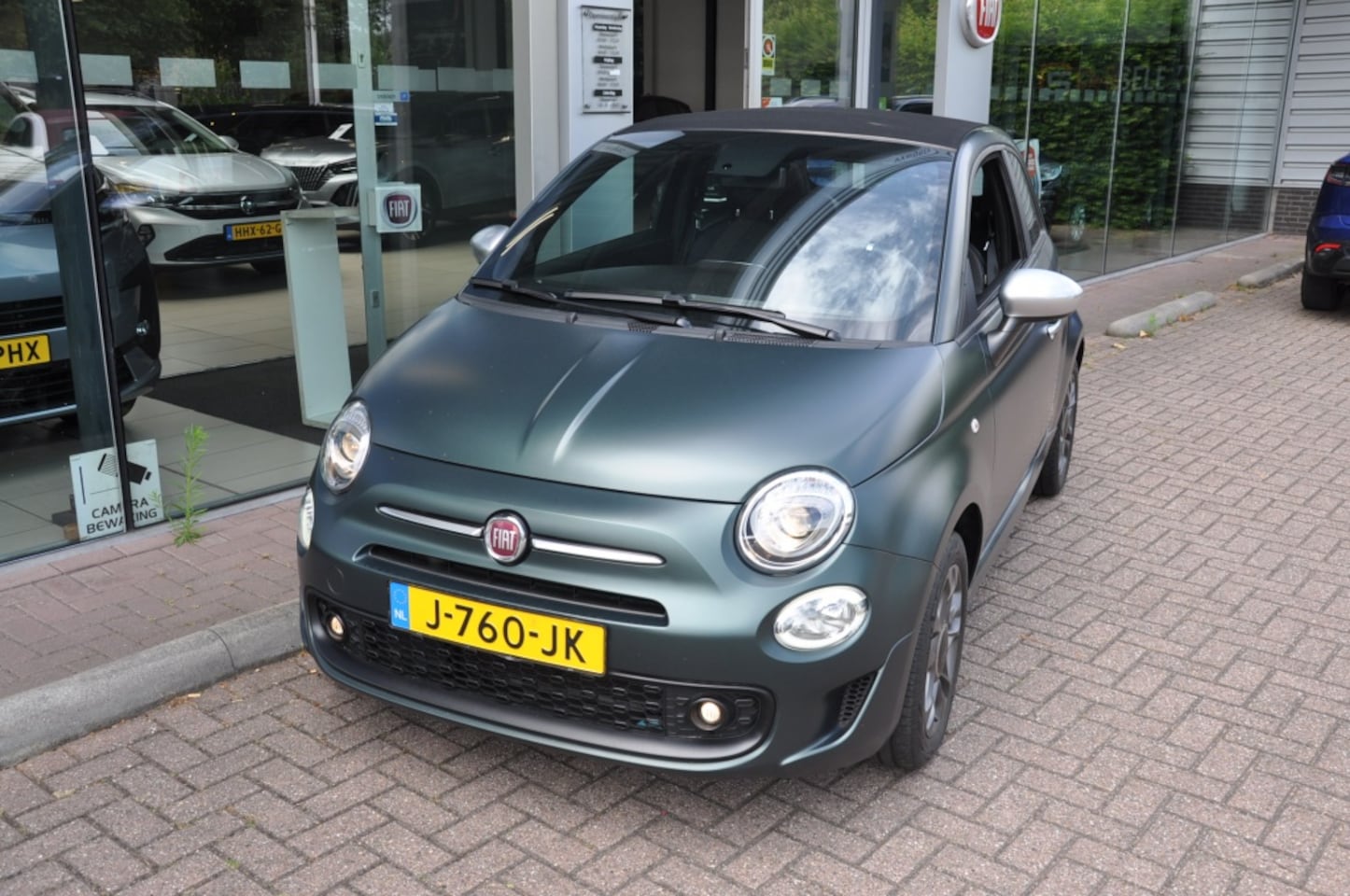 Fiat 500 C - 1.0 Hybr. Rockstar Verde Portifino Clima Apple/Android - AutoWereld.nl