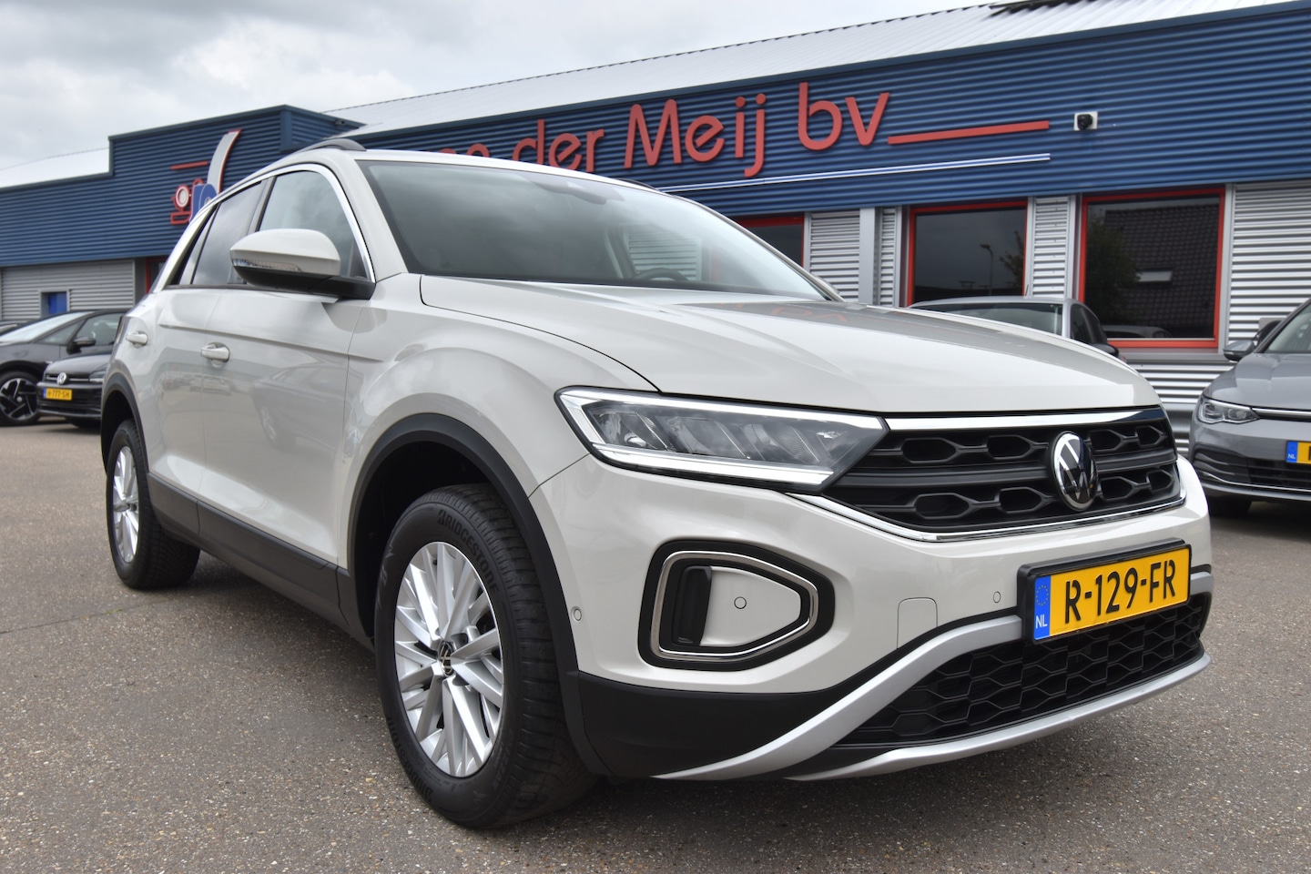 Volkswagen T-Roc - 1.5 TSI Life 75 Edition 1.5 TSI Life 75 Edition , VIRTUAL COCKPIT , NAVI , CR CONTR , LED KOPL , PDC V+A , A UITRI - AutoWereld.nl