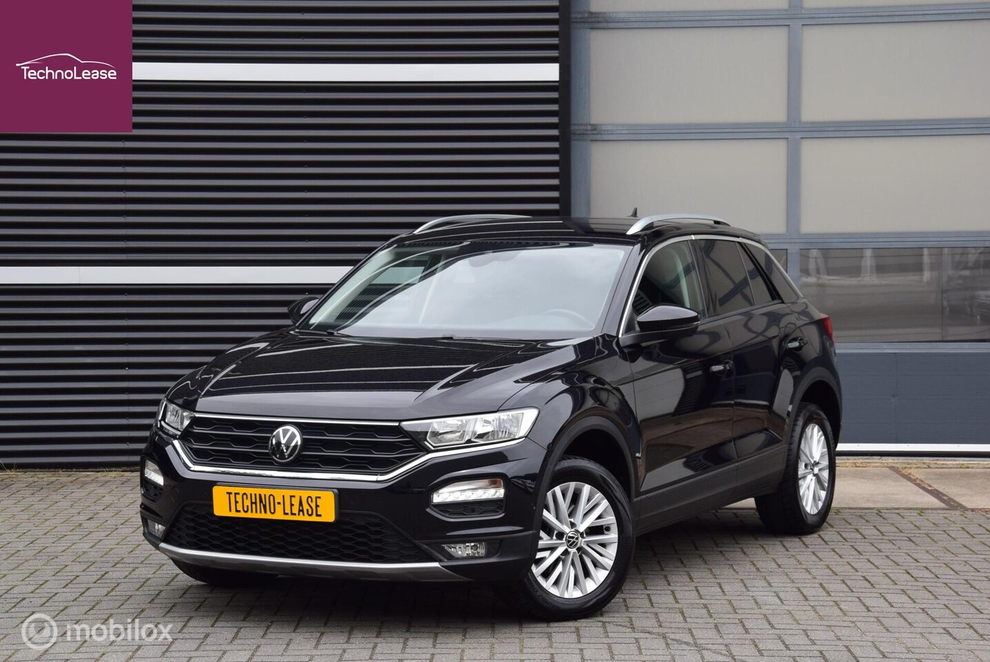 Volkswagen T-Roc - 1.5 TSI Style Business Trekhaak Carplay Adaptive Cruise control - AutoWereld.nl