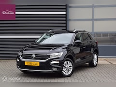 Volkswagen T-Roc - 1.5 TSI Style Business Trekhaak Carplay Adaptive Cruise control