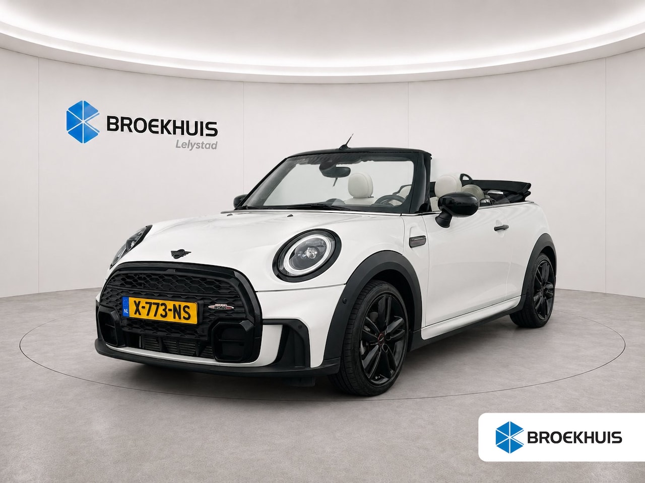 MINI Cabrio - Cooper 1.5 136PK JCW ROCKINGHAM GT EDITION / NAVI / LEDER / CLIMA / LED / PDC / HUD / 17" - AutoWereld.nl
