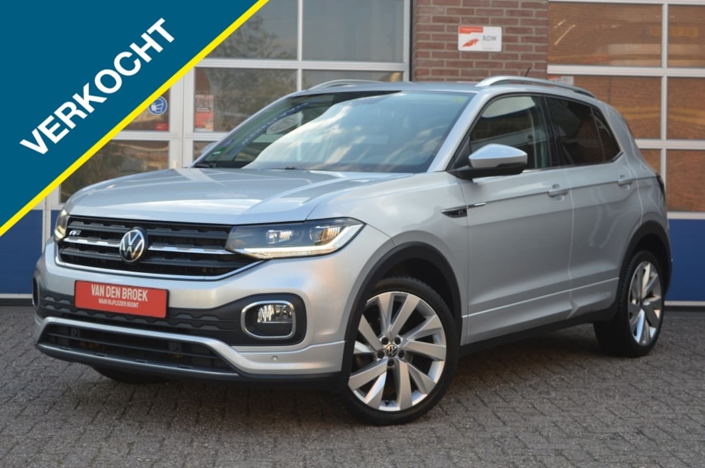 Volkswagen T-Cross - 1.0 TSI R-Line | AUT - CAMERA - CARPLAY - AutoWereld.nl