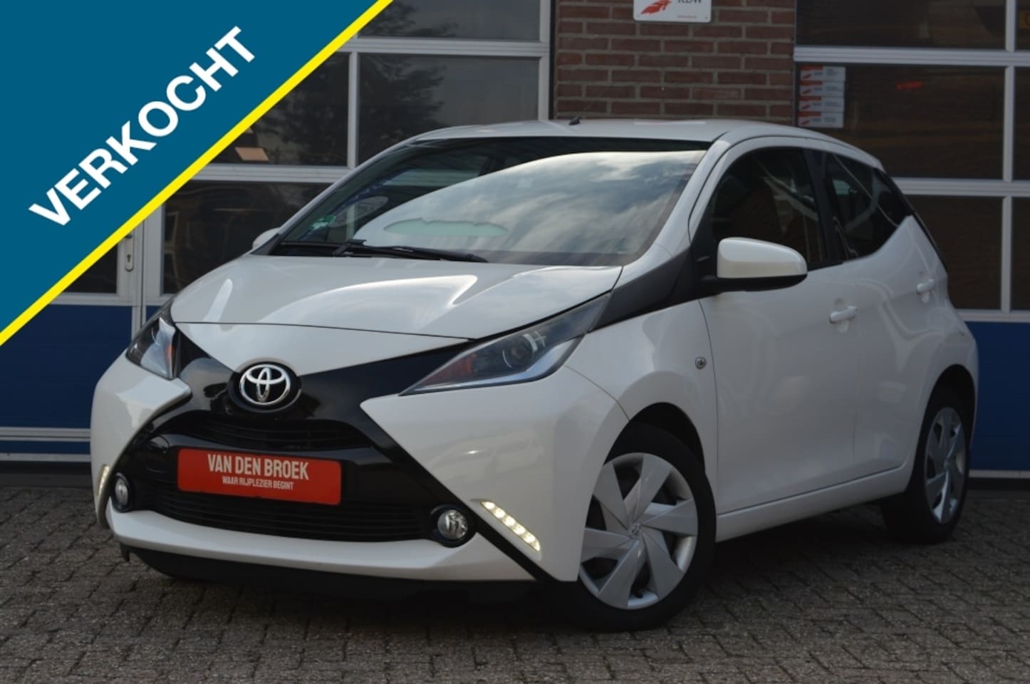 Toyota Aygo - 1.0 VVT-i x-play | AIRCO - CAMERA - AutoWereld.nl