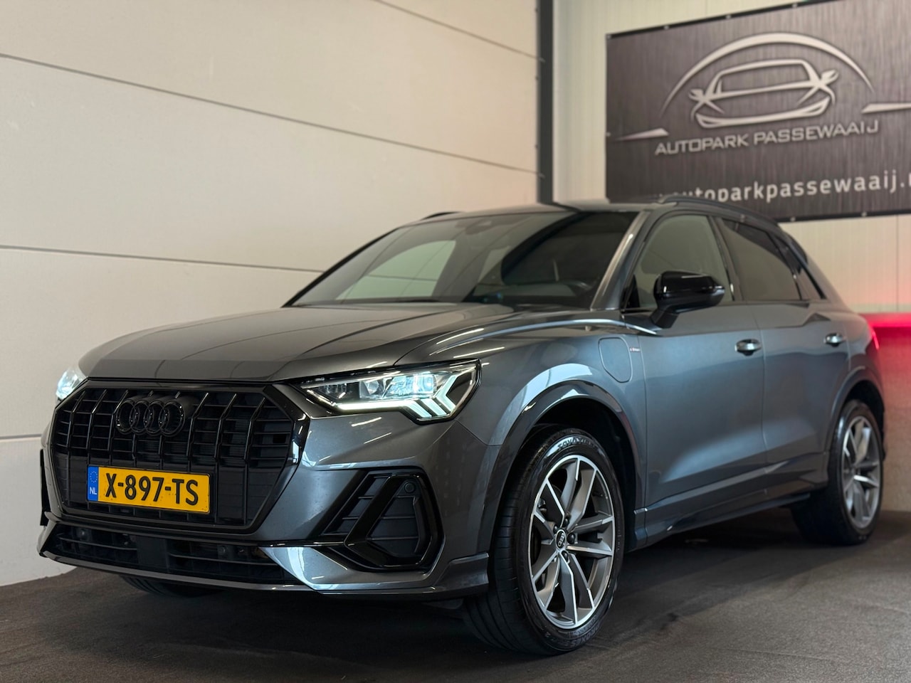 Audi Q3 - 45 TFSIe 3x S-Line Edition Pano, Cruise Control, Apple Carplay, Stoelverwarming, Keyless, - AutoWereld.nl
