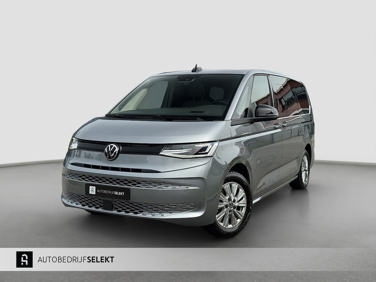 Volkswagen Multivan - 1.5 eHybrid L2 Lang | Pano | Trekhaak | Head Up | IQ Light | Elektr. schuifdeuren | 1e eig - AutoWereld.nl