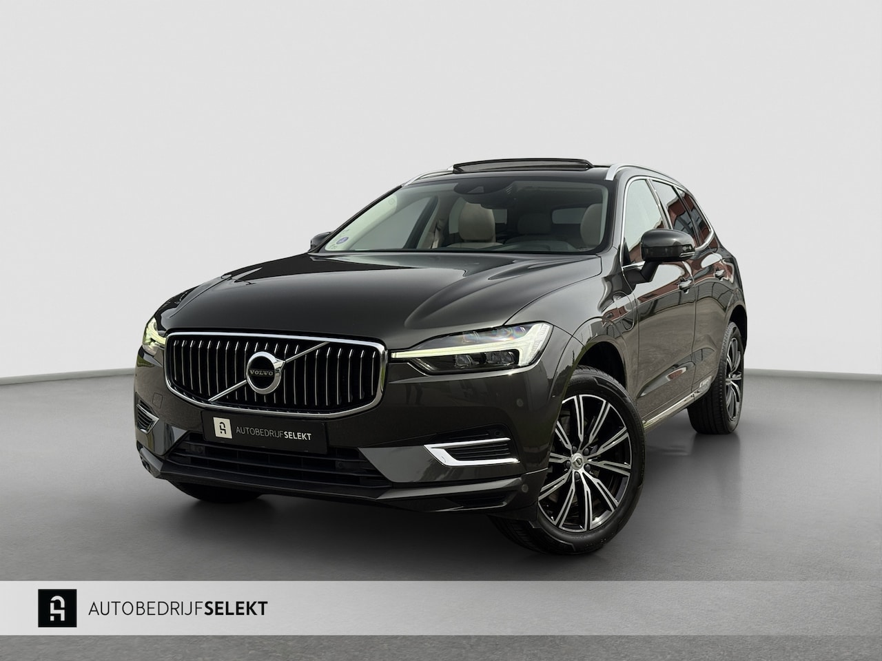 Volvo XC60 - 2.0 Recharge T6 AWD | Panorama | Pine Grey | Camera | Carplay | Keyless | Dealer onderhoud - AutoWereld.nl