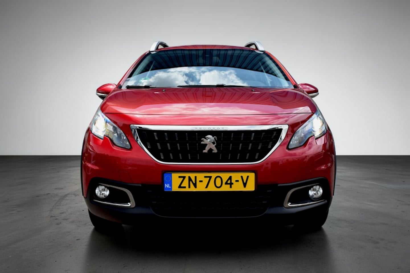 Peugeot 2008 - 1.2 PureTech Signature 1.2 PureTech Signature, Automaat, Apple carplay, Navigatie, Airco, Lichtmetalen velgen