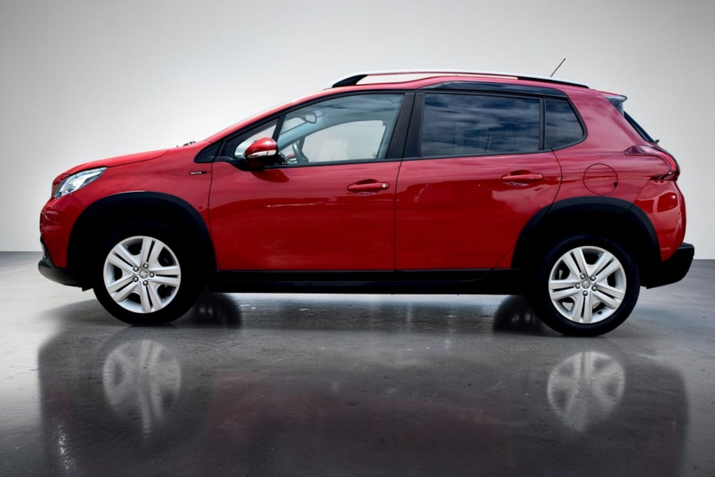 Peugeot 2008 - 1.2 PureTech Signature 1.2 PureTech Signature, Automaat, Apple carplay, Navigatie, Airco, Lichtmetalen velgen