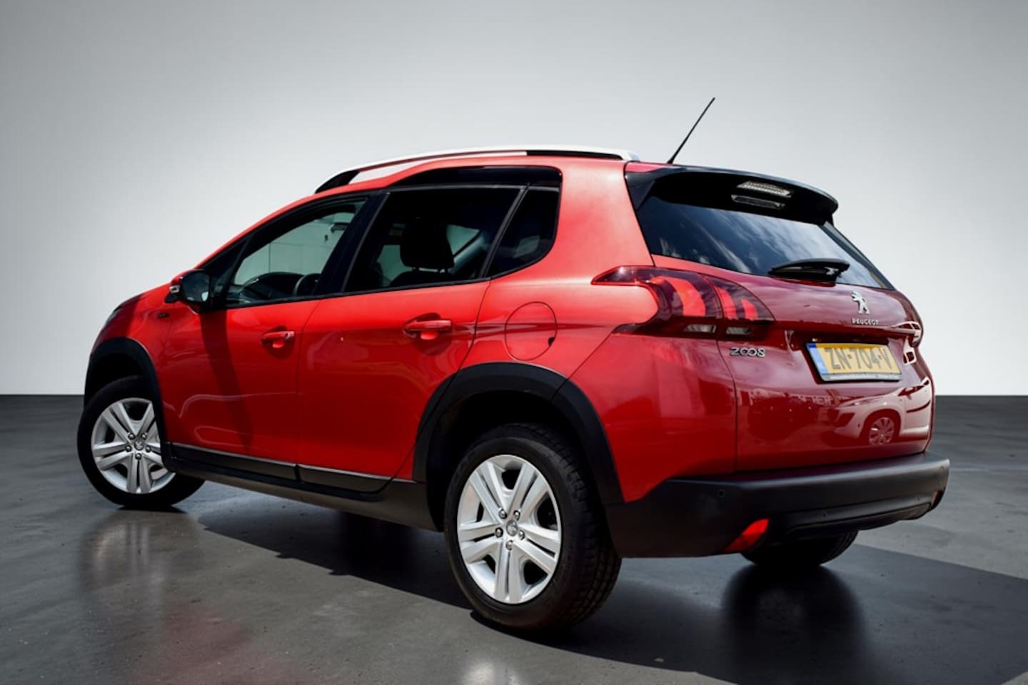 Peugeot 2008 - 1.2 PureTech Signature 1.2 PureTech Signature, Automaat, Apple carplay, Navigatie, Airco, Lichtmetalen velgen