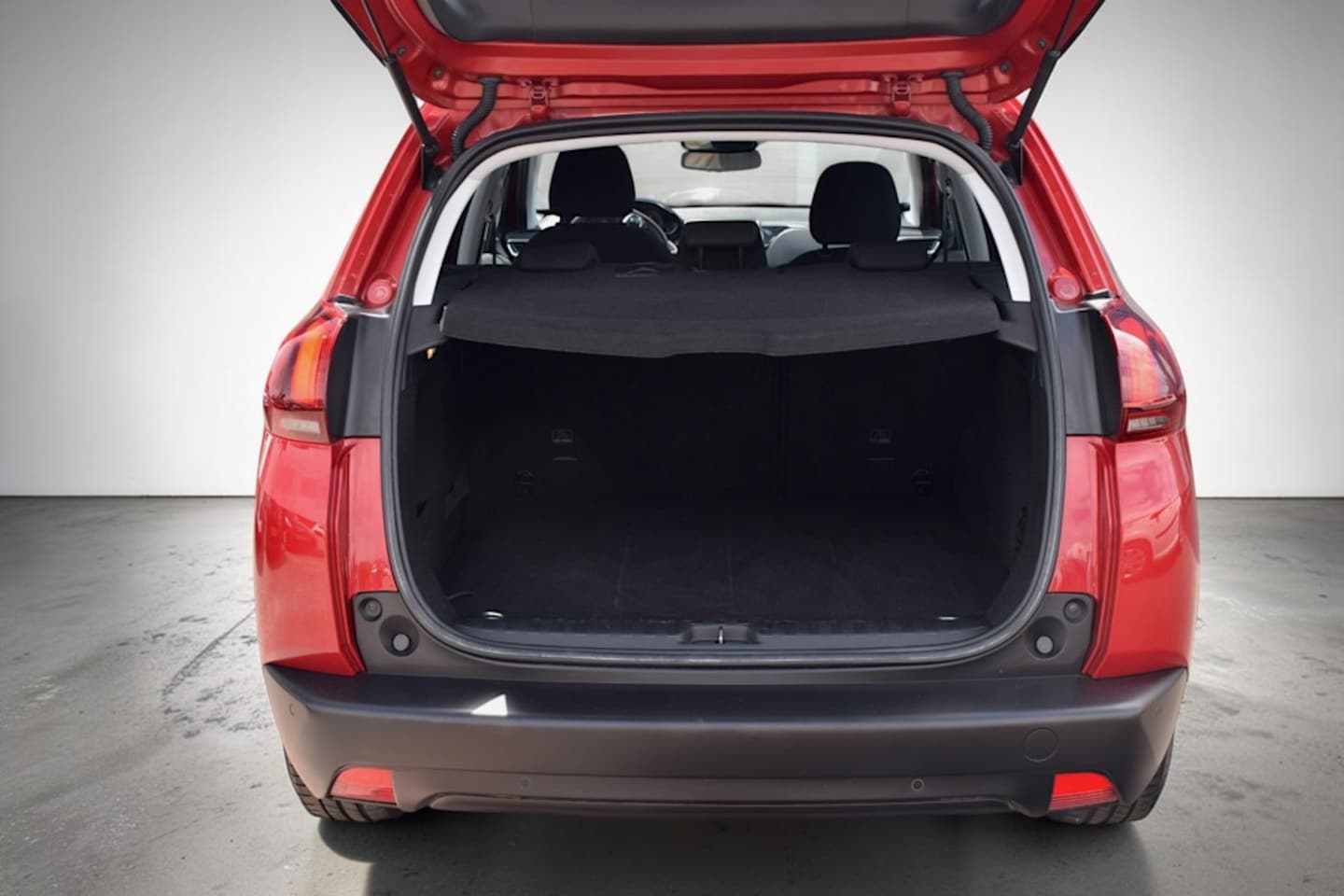 Peugeot 2008 - 1.2 PureTech Signature 1.2 PureTech Signature, Automaat, Apple carplay, Navigatie, Airco, Lichtmetalen velgen