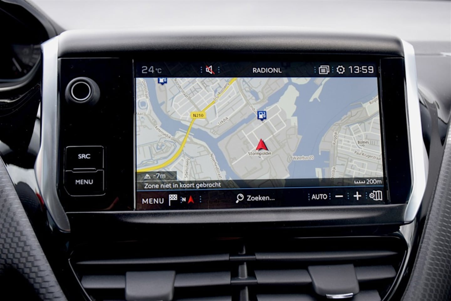 Peugeot 2008 - 1.2 PureTech Signature 1.2 PureTech Signature, Automaat, Apple carplay, Navigatie, Airco, Lichtmetalen velgen