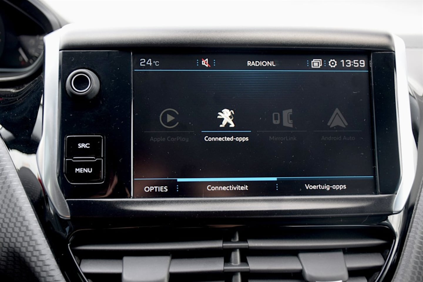 Peugeot 2008 - 1.2 PureTech Signature 1.2 PureTech Signature, Automaat, Apple carplay, Navigatie, Airco, Lichtmetalen velgen