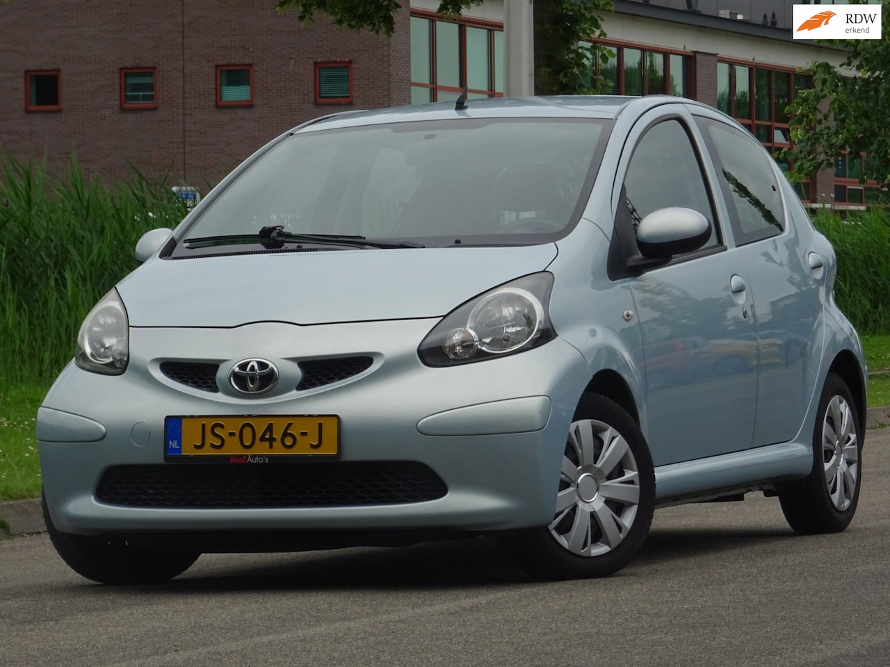 Toyota Aygo - 1.0-12V + 5DRS 150DKM/AIRCO/ELEKRAM/APK 06-2027 - AutoWereld.nl