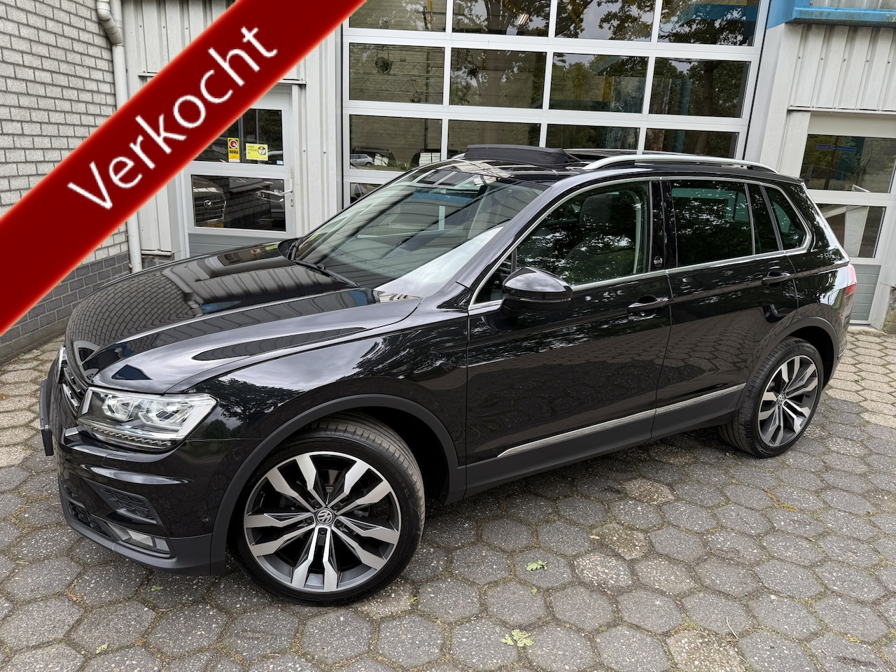 Volkswagen Tiguan - 1.4 TSI 4Motion Highline / Panoramadak / Virtual display / Trekhaak - AutoWereld.nl