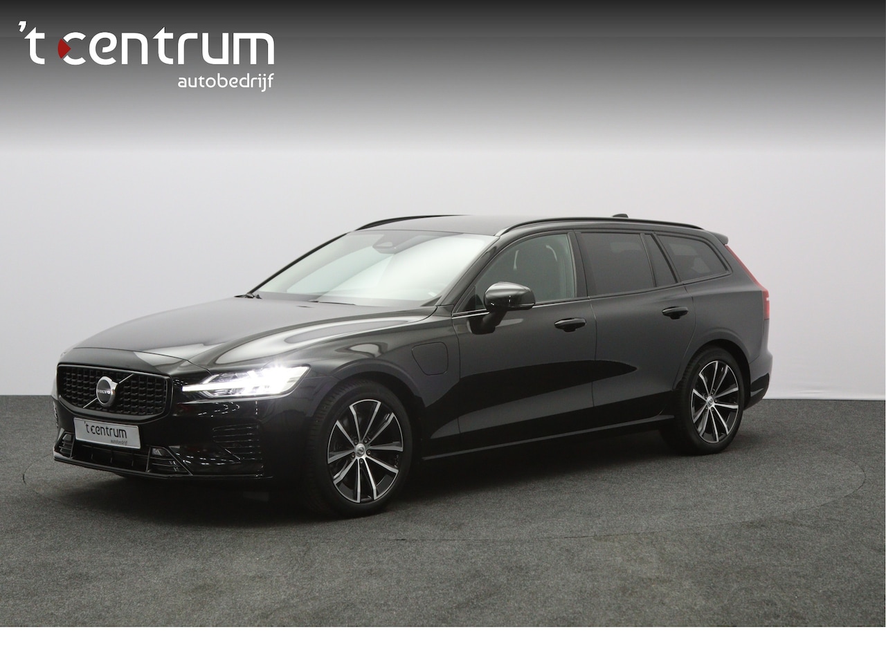 Volvo V60 - 2.0 T6 350 PK Plug-in hybrid AWD Plus Dark Long Range, Trekhaak, Camera, Winterpakket, Led - AutoWereld.nl