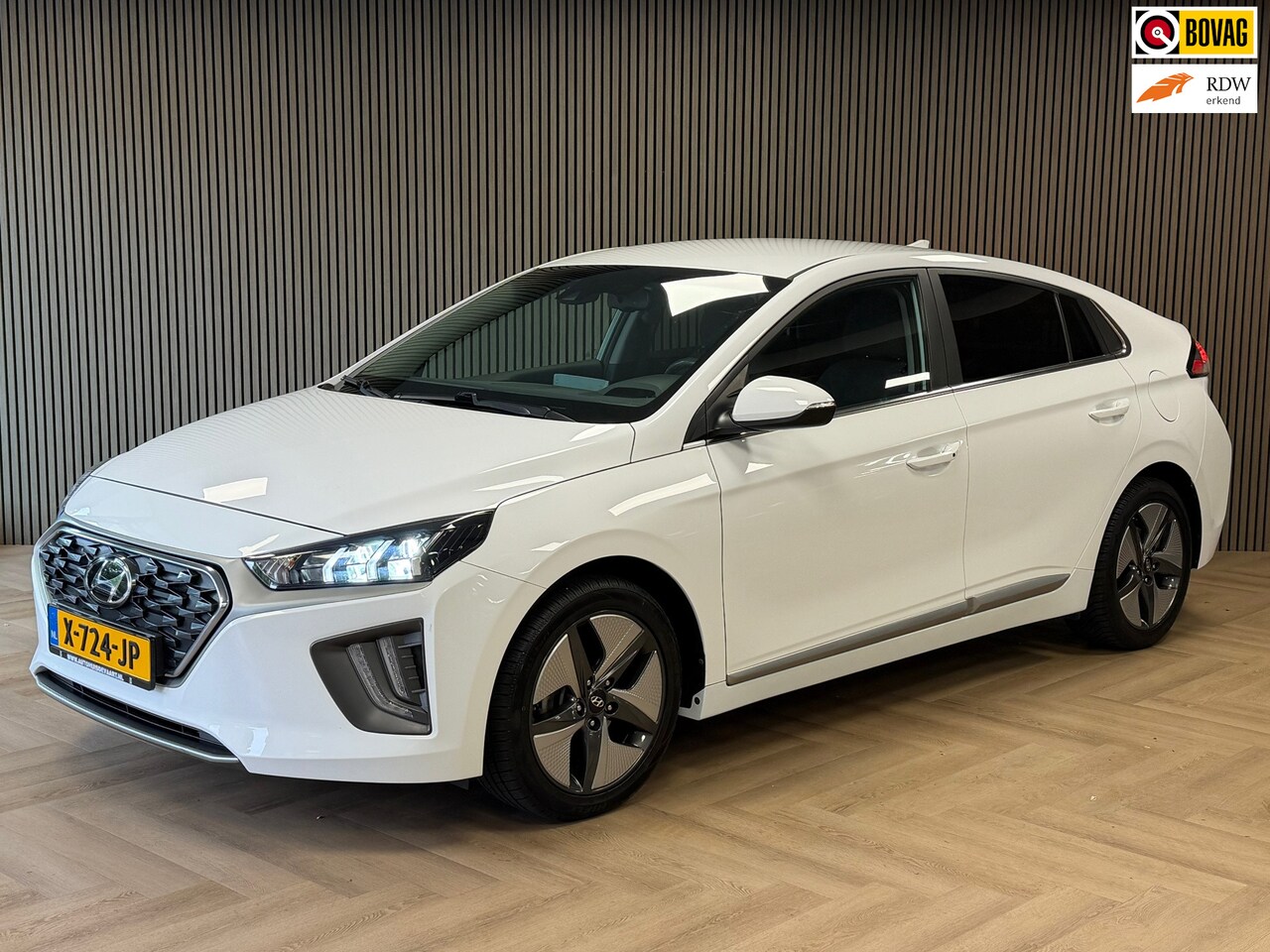 Hyundai IONIQ - 1.6 GDi Premium - Plus Sky AIRCO NAVIGATIE CAMERA APPLE CARPLAY USB BLUETOOTH PDC STOEL/ST - AutoWereld.nl