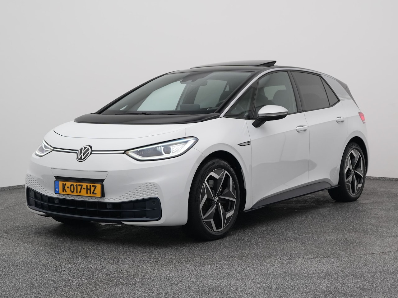 Volkswagen ID.3 - First Plus 58 kWh | CAMERA | ADAPTIVE | SCHUIFDAK | STOEL- EN STUURVERW. - AutoWereld.nl