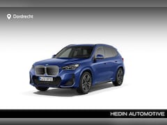 BMW iX1 - eDrive20 67 kWh M Sport Edition | Panorama Dak | Premium Pack | Elektr. Trekhaak | Travel