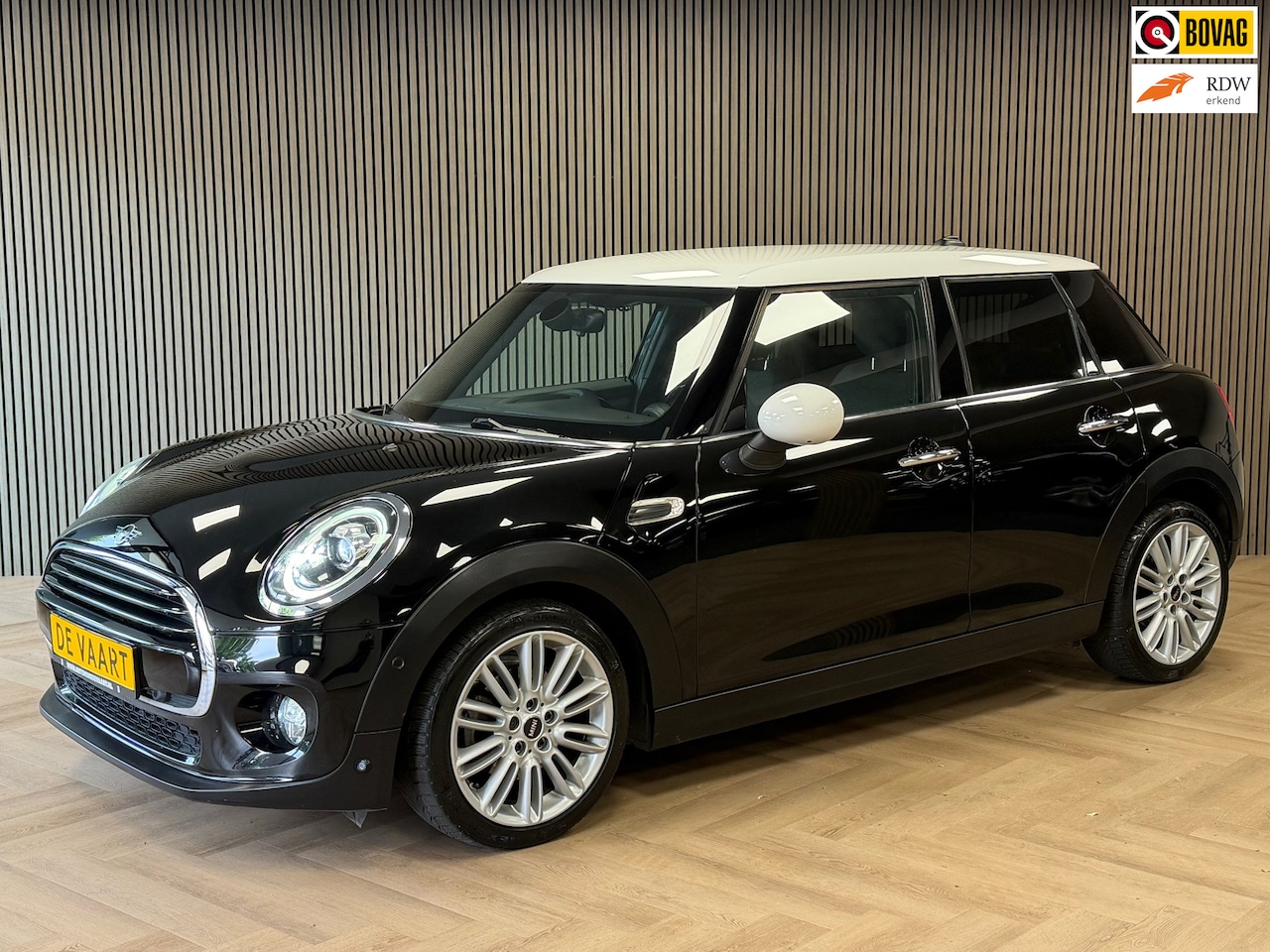 MINI 5-Deurs - 1.5 Cooper AUT. NAVIGATIE PDC STOELVERWARMING APPLE CARPLAY CRUISE USB KEYLESS-GO - AutoWereld.nl