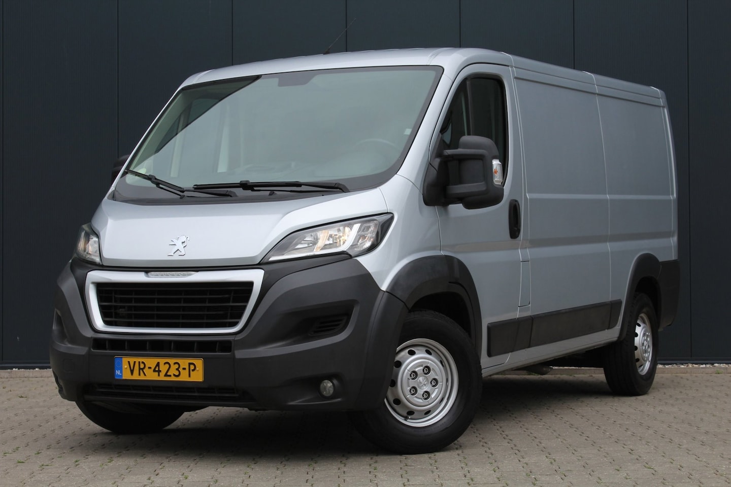 Peugeot Boxer - 435 2.2 HDI L2H2 XR | Trekhaak | Camera | Cruise control | Airco | NAP | APK | - AutoWereld.nl