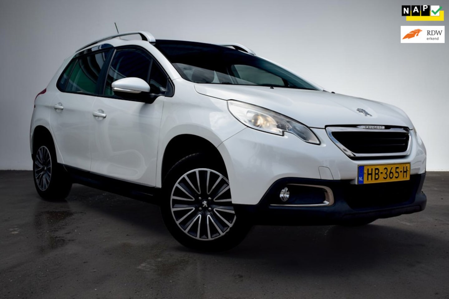 Peugeot 2008 - 1.2 PureTech Active 1.2 PureTech Active, Panoramadak, Full map navigatie, Airco, Elektrische ramen, - AutoWereld.nl